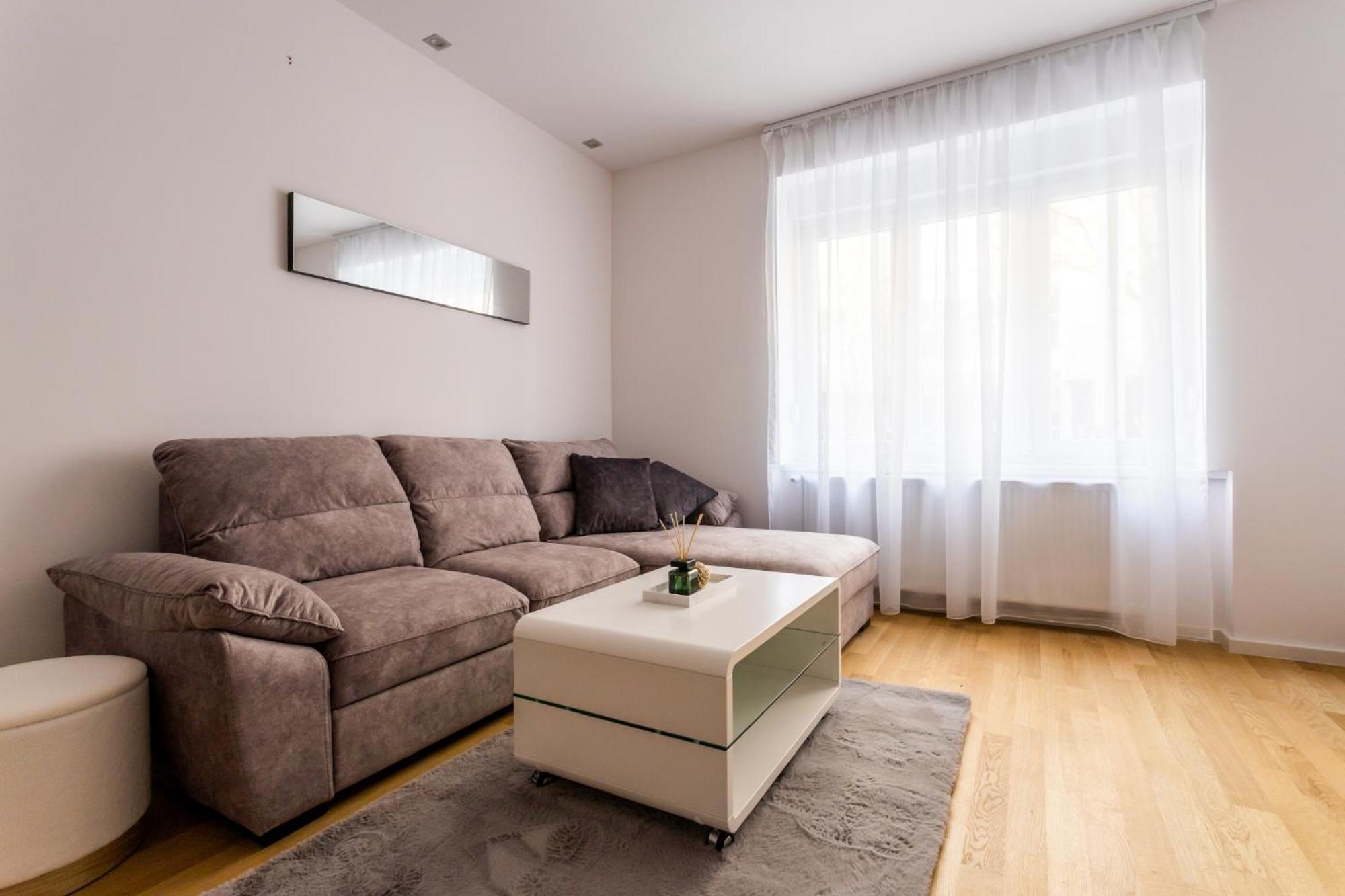 Nevena By Blue Apartment *